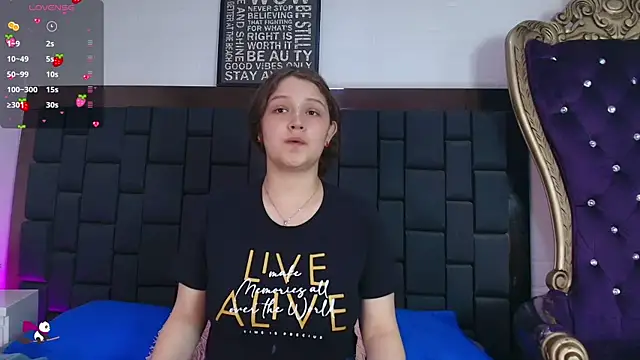 Krystal Heartss online show from October 17, 2025, 5:04 pm