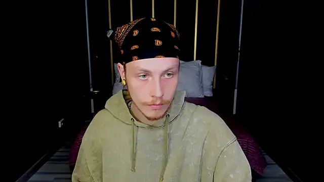 LeoMooree online show from October 1, 2025, 3:51 pm