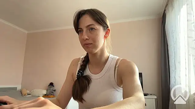 Prettyyy Angel online show from November 25, 2025, 9:42 am