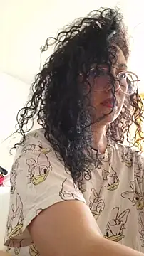 LondonHilton online show from April 8, 2026, 5:57 pm