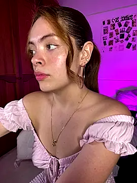 Snapshot of Bleer_Rousse chatting on October 30, 2025, 5:35 pm Bleer Rousse online show from October 30, 2025, 5:35 pm