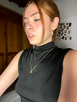 Snapshot of Bleer_Rousse chatting on November 7, 2025, 9:59 pm Bleer Rousse online show from November 7, 2025, 9:59 pm