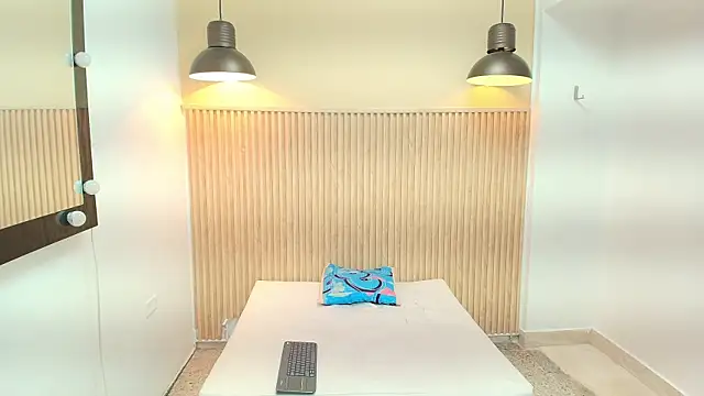 Frayhot777 online show from January 8, 2026, 8:00 pm