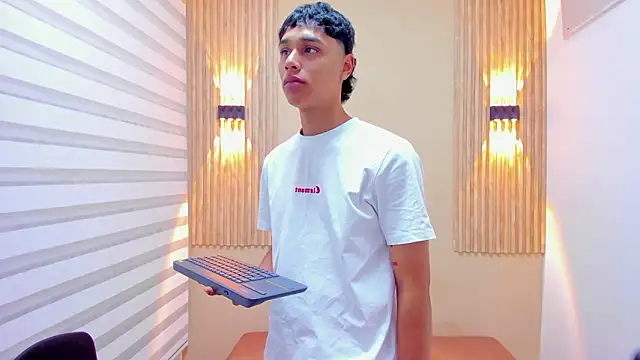 Snapshot of Frayhot777 chatting on February 10, 2026, 7:29 pm Frayhot777 online show from February 10, 2026, 7:29 pm