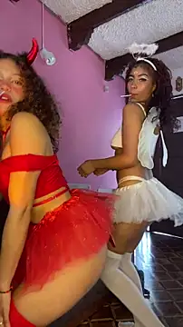 PrettyLia online show from October 29, 2025, 5:14 pm