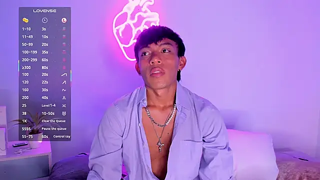 Santti  online show from November 15, 2025, 8:38 pm