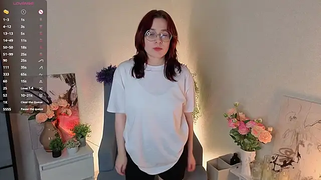 Snapshot of NyamNyamNyammm chatting on September 25, 2025, 2:21 pm NyamNyamNyammm online show from September 25, 2025, 2:21 pm