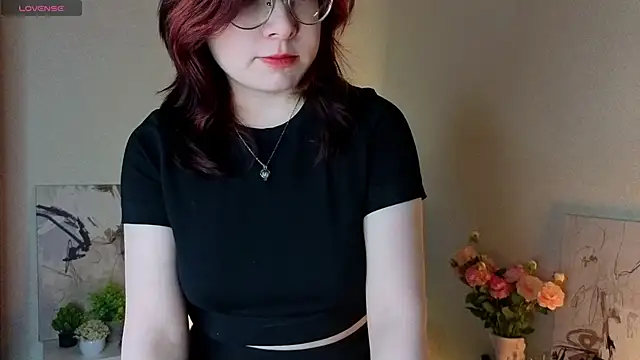 Snapshot of NyamNyamNyammm chatting on October 6, 2025, 2:03 pm NyamNyamNyammm online show from October 6, 2025, 2:03 pm