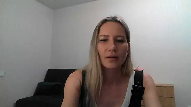 Tavriena online show from November 16, 2025, 6:02 pm