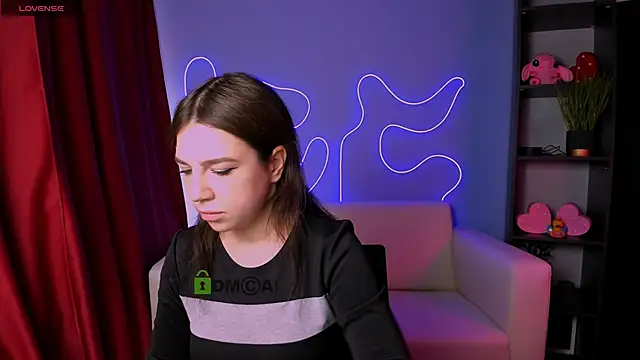 justcamila  online show from November 6, 2025, 10:38 am