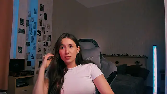 raviolly046 online show from November 12, 2025, 11:54 am