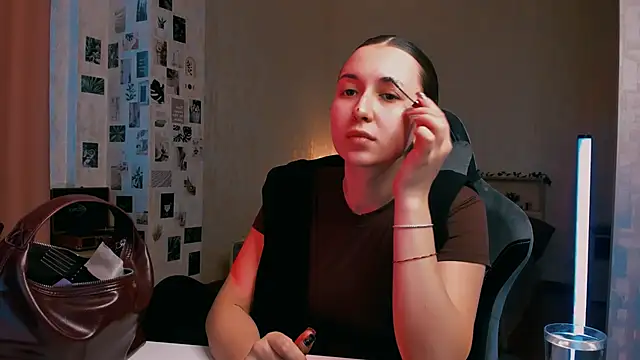 raviolly046 online show from November 13, 2025, 9:08 am