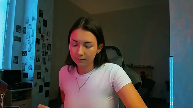 raviolly046 online show from November 20, 2025, 9:42 am