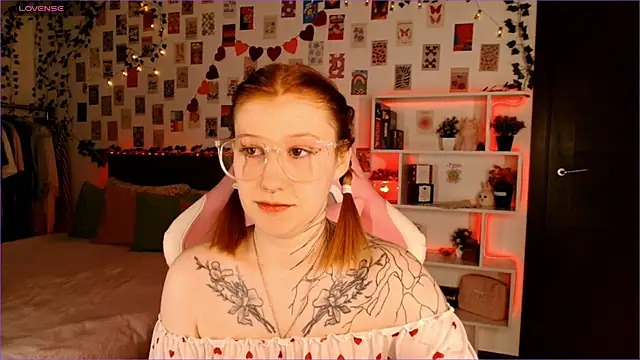 Ayla Hicks online show from September 29, 2025, 3:11 am