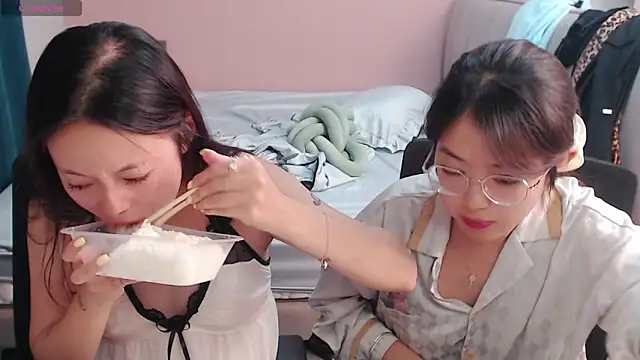 redrose520 online show from October 10, 2025, 12:04 pm