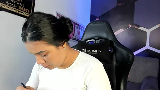 Tamara Johnss  online show from November 14, 2025, 2:43 am