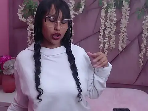 Snapshot of LILI_CANDIES chatting on October 2, 2025, 12:45 pm LILI CANDIES online show from October 2, 2025, 12:45 pm