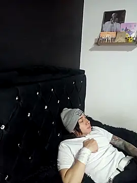 Iluromi online show from October 28, 2025, 4:20 pm