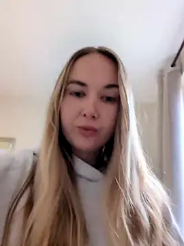 Snapshot of BarbieDolly_x chatting on October 30, 2025, 2:07 pm BarbieDolly x online show from October 30, 2025, 2:07 pm