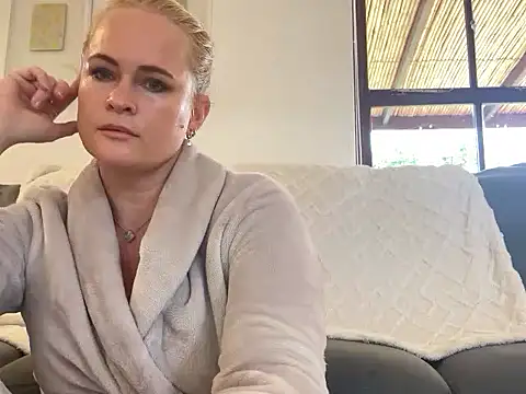 Snapshot of Sweet-TessaXX chatting on October 1, 2025, 5:46 am Sweet-TessaXX online show from October 1, 2025, 5:46 am