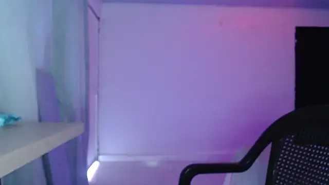 Snapshot of LittleCheerry69 chatting on November 8, 2025, 6:07 pm LittleCheerry69 online show from November 8, 2025, 6:07 pm