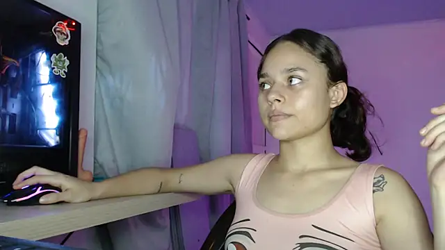 Snapshot of LittleCheerry69 chatting on November 10, 2025, 6:51 pm LittleCheerry69 online show from November 10, 2025, 6:51 pm