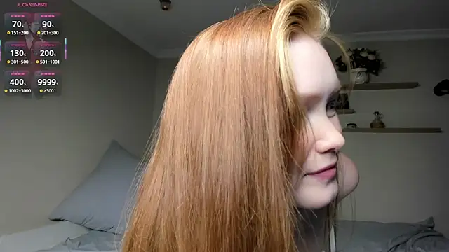 Red FoxGirl online show from April 3, 2026, 3:21 pm