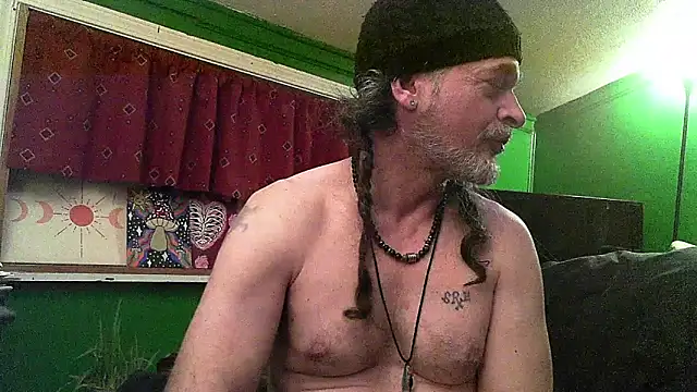 Snapshot of HippieDad333 chatting on April 9, 2026, 4:56 am HippieDad333 online show from April 9, 2026, 4:56 am