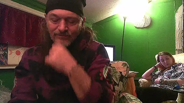 Snapshot of HippieDad333 chatting on April 11, 2026, 3:55 am HippieDad333 online show from April 11, 2026, 3:55 am