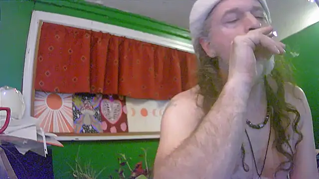 Snapshot of HippieDad333 chatting on June 3, 2026, 2:03 am HippieDad333 online show from June 3, 2026, 2:03 am