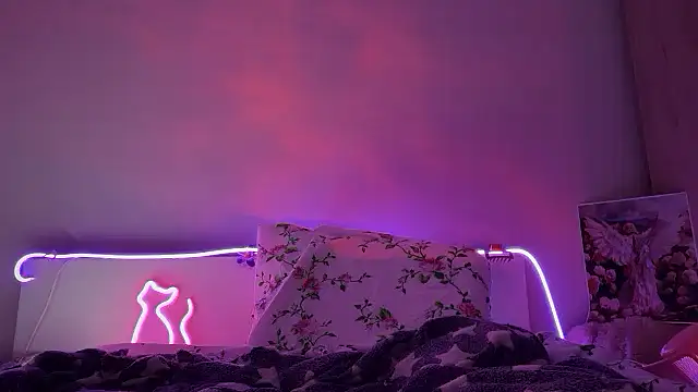 Snapshot of CandysRose chatting on October 6, 2025, 7:11 pm CandysRose online show from October 6, 2025, 7:11 pm