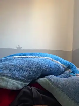 herinhos38 online show from September 24, 2025, 9:23 am