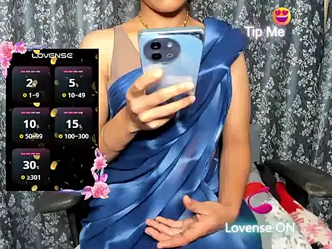 Snapshot of Queen-Bee143 chatting on February 3, 2026, 3:04 am Queen-Bee143 online show from February 3, 2026, 3:04 am