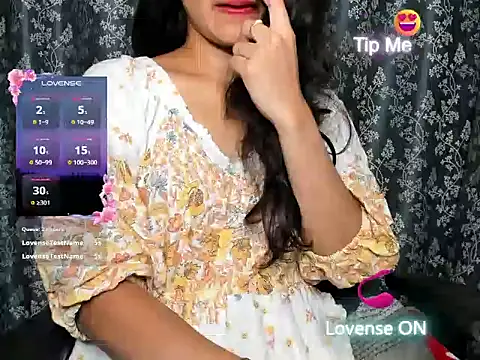 Snapshot of Queen-Bee143 chatting on March 2, 2026, 6:04 pm Queen-Bee143 online show from March 2, 2026, 6:04 pm