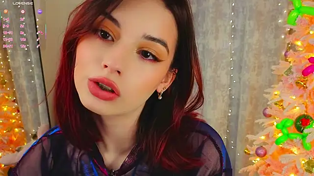 Snapshot of LunaraRada chatting on January 10, 2026, 4:09 pm LunaraRada online show from January 10, 2026, 4:09 pm