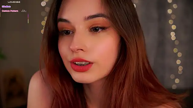 Snapshot of LunaraRada chatting on March 22, 2026, 3:37 pm LunaraRada online show from March 22, 2026, 3:37 pm