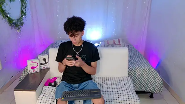 Snapshot of josesweet_ chatting on October 3, 2025, 11:02 pm josesweet online show from October 3, 2025, 11:02 pm