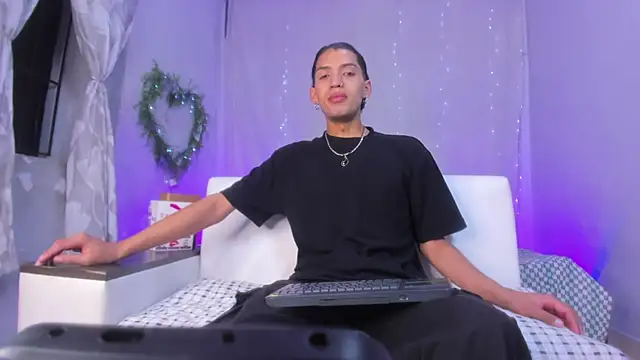 Snapshot of josesweet_ chatting on October 7, 2025, 6:27 pm josesweet online show from October 7, 2025, 6:27 pm