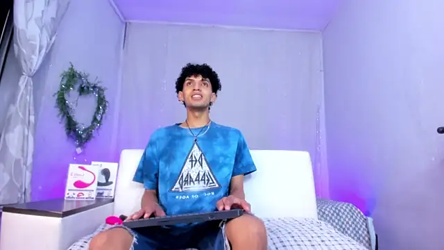 Snapshot of josesweet_ chatting on October 8, 2025, 6:49 pm josesweet online show from October 8, 2025, 6:49 pm