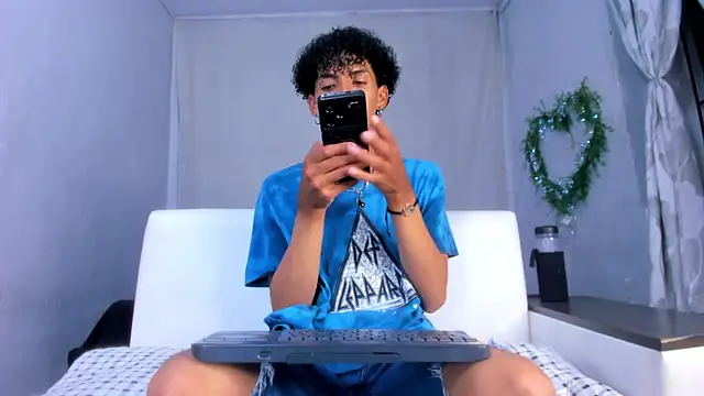 Snapshot of josesweet_ chatting on October 24, 2025, 11:01 pm josesweet online show from October 24, 2025, 11:01 pm