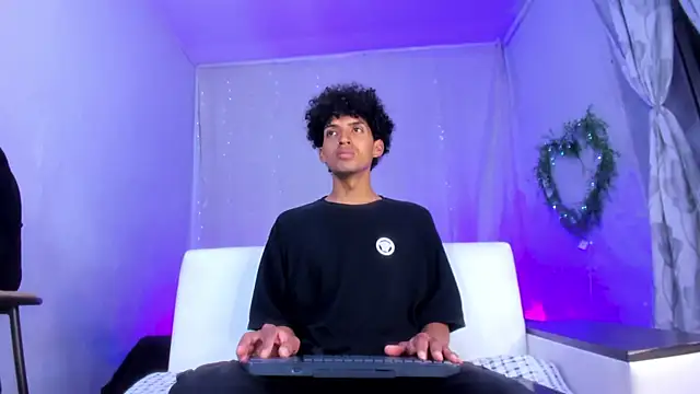 Snapshot of josesweet_ chatting on October 29, 2025, 4:31 pm josesweet online show from October 29, 2025, 4:31 pm