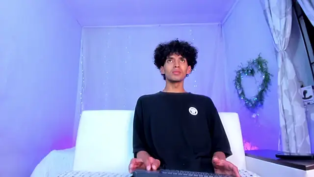 Snapshot of josesweet_ chatting on November 4, 2025, 10:53 pm josesweet online show from November 4, 2025, 10:53 pm