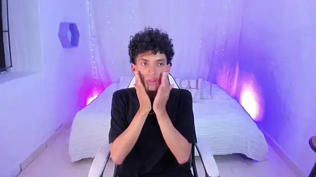 Snapshot of josesweet_ chatting on December 2, 2025, 9:54 pm josesweet online show from December 2, 2025, 9:54 pm