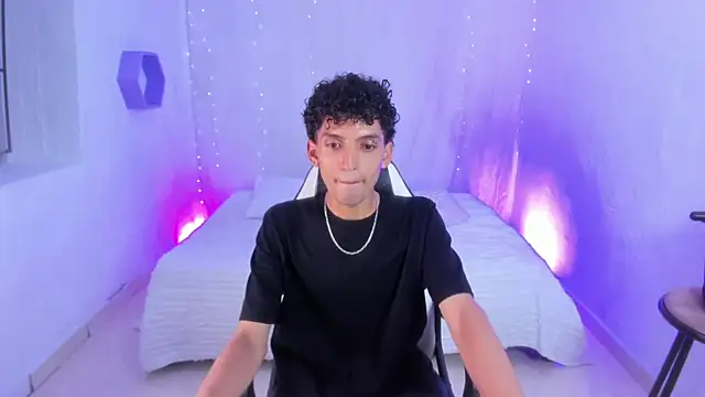 Snapshot of josesweet_ chatting on December 3, 2025, 12:03 pm josesweet online show from December 3, 2025, 12:03 pm