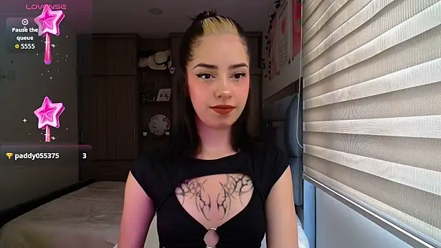 Snapshot of Kittyross chatting on February 5, 2026, 3:27 pm Kittyross online show from February 5, 2026, 3:27 pm