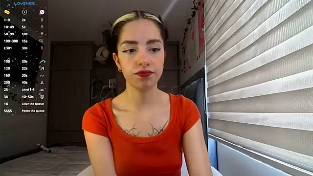 Snapshot of Kittyross chatting on May 24, 2026, 5:40 pm Kittyross online show from May 24, 2026, 5:40 pm