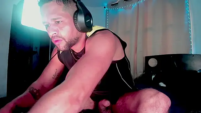 LucasGaeel online show from October 1, 2025, 1:39 pm