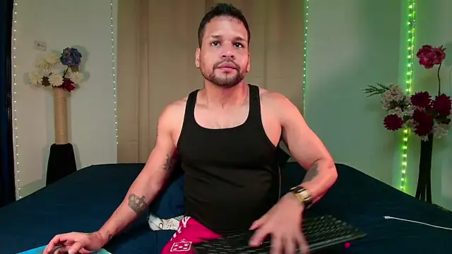 LucasGaeel online show from April 9, 2026, 11:59 am