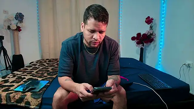 LucasGaeel online show from April 14, 2026, 12:00 pm