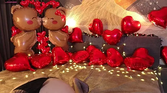 Snapshot of MilaYumi chatting on February 12, 2026, 12:11 pm MilaYumi online show from February 12, 2026, 12:11 pm